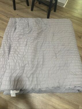 New without tags king super soft comforter. Lux decor collection